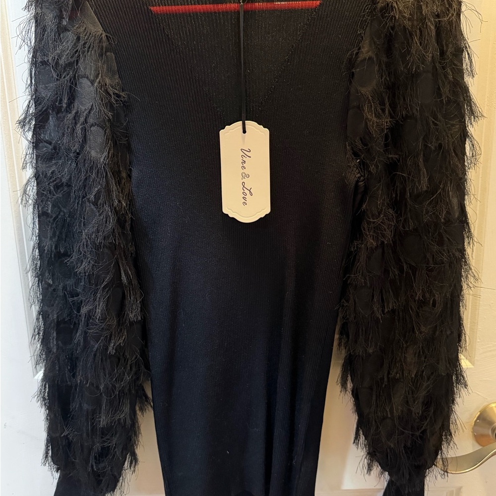 Vine & Love Black Feather-Sleeve Women's Sweater size small